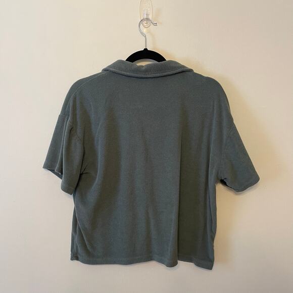 Kittenish M green cropped button down polo St. Patrick’s Day minimalist trendy - Picture 5 of 7